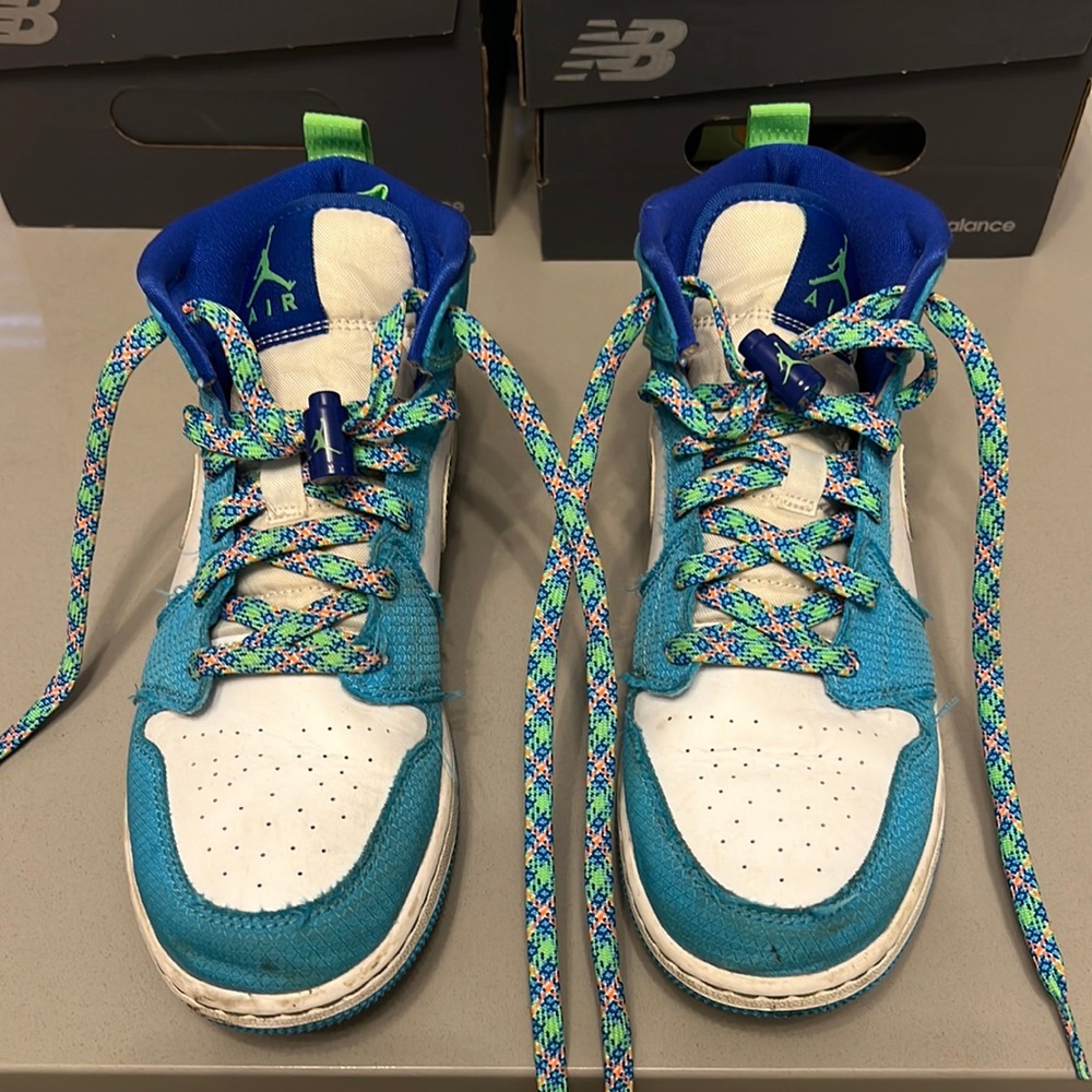 Boys Nike Jordan toggle close